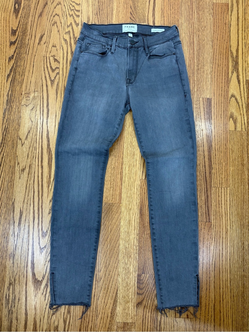 FRAME le Skinny de Jeanne Blackwash Jeans (27)